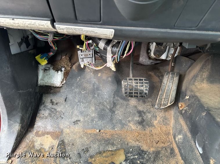 image for item DO0789 2000 GMC C6 box truck