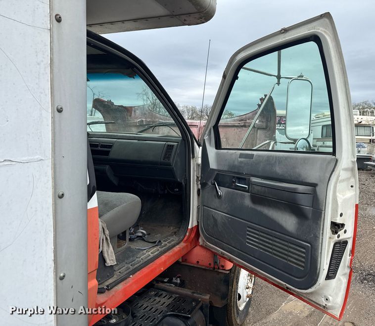 image for item DO0789 2000 GMC C6 box truck