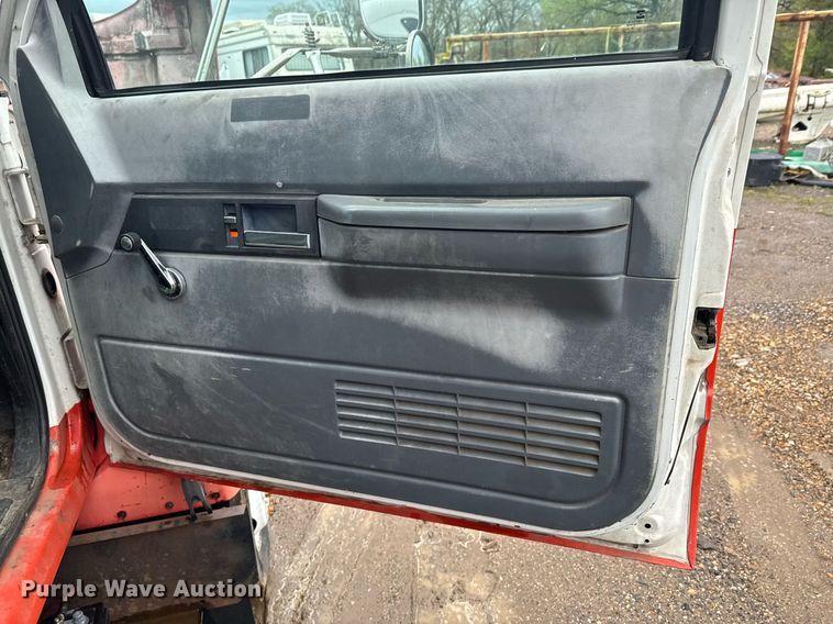 image for item DO0789 2000 GMC C6 box truck