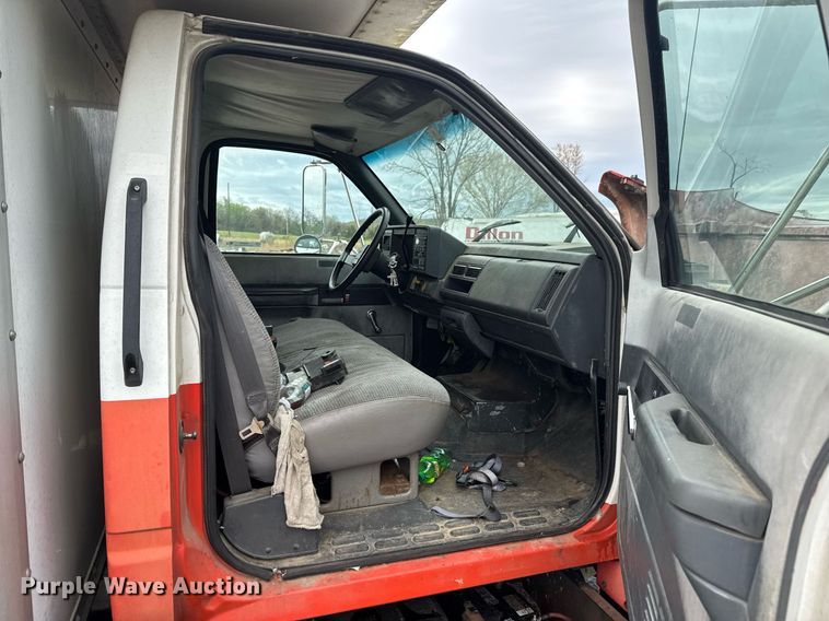 image for item DO0789 2000 GMC C6 box truck