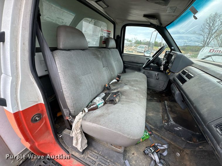 image for item DO0789 2000 GMC C6 box truck