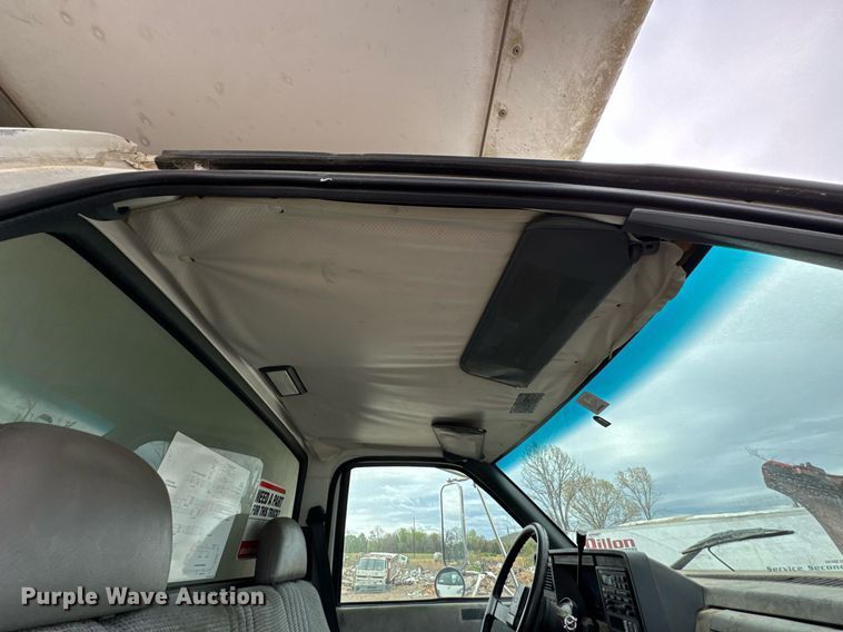 image for item DO0789 2000 GMC C6 box truck