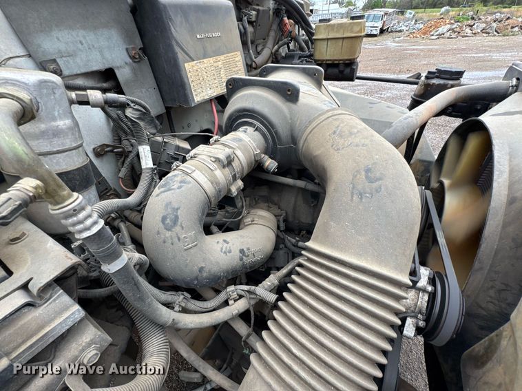 image for item DO0789 2000 GMC C6 box truck