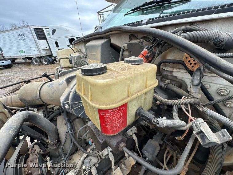 image for item DO0789 2000 GMC C6 box truck