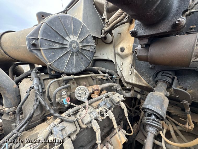 image for item DO0789 2000 GMC C6 box truck