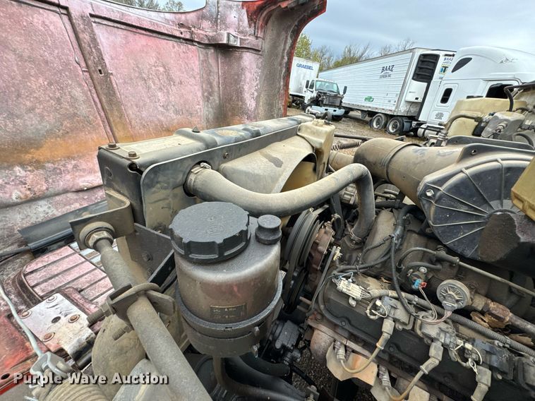 image for item DO0789 2000 GMC C6 box truck