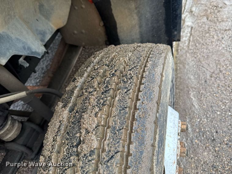 image for item DO0789 2000 GMC C6 box truck