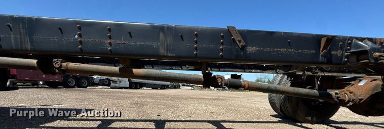 image for item DO0790 2004 GMC C7500 truck cab and chassis