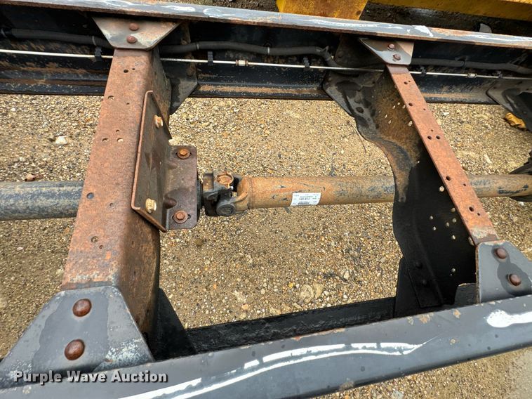 image for item DO0790 2004 GMC C7500 truck cab and chassis