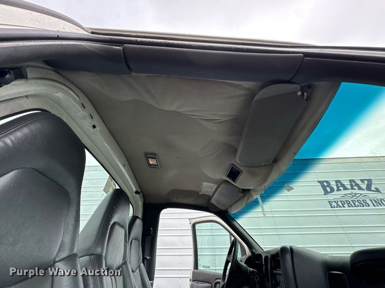 image for item DO0790 2004 GMC C7500 truck cab and chassis