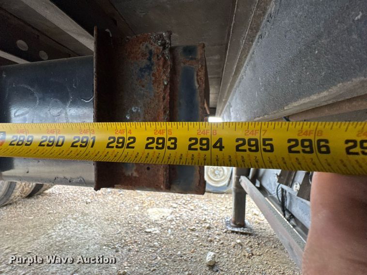 image for item DO0790 2004 GMC C7500 truck cab and chassis