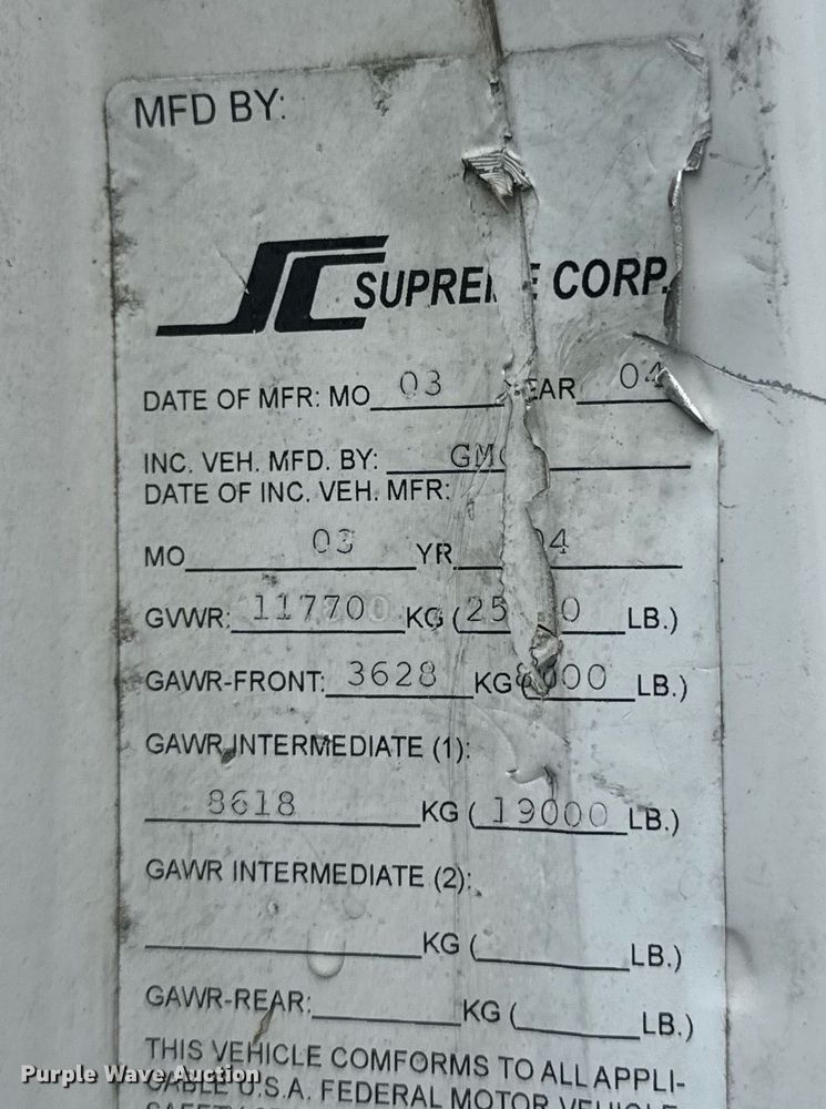 image for item DO0790 2004 GMC C7500 truck cab and chassis