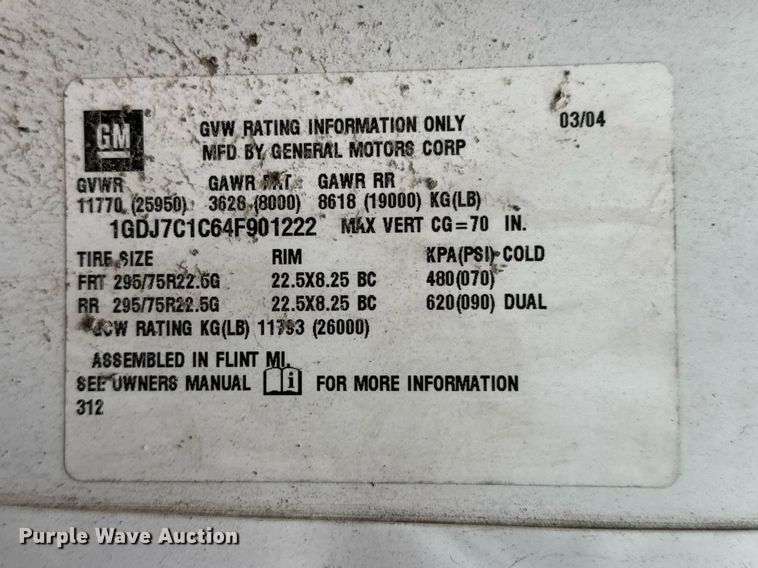 image for item DO0790 2004 GMC C7500 truck cab and chassis