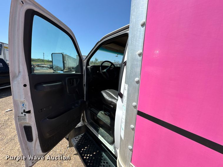 image for item DO0791 2005 GMC C5500 box truck