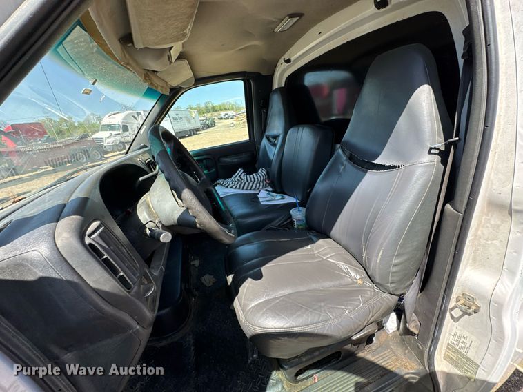 image for item DO0791 2005 GMC C5500 box truck