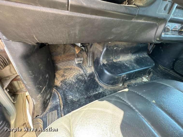 image for item DO0791 2005 GMC C5500 box truck