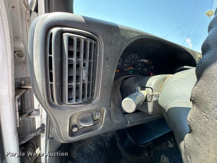 image for item DO0791 2005 GMC C5500 box truck