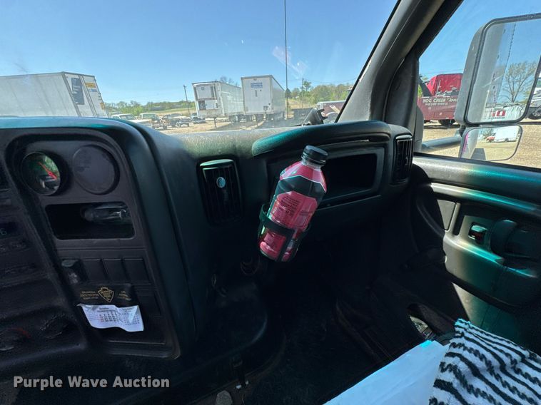 image for item DO0791 2005 GMC C5500 box truck