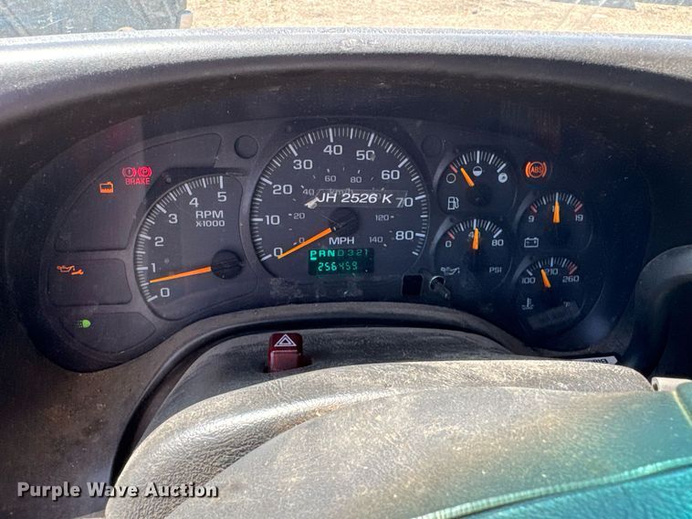 image for item DO0791 2005 GMC C5500 box truck