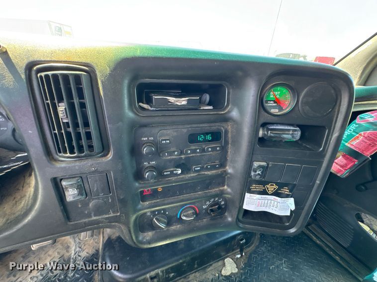 image for item DO0791 2005 GMC C5500 box truck