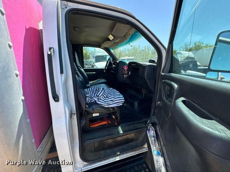 image for item DO0791 2005 GMC C5500 box truck