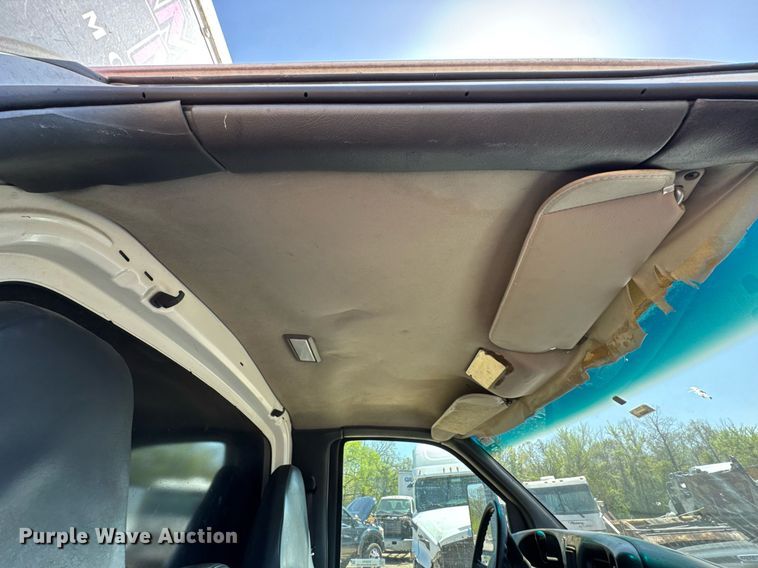 image for item DO0791 2005 GMC C5500 box truck