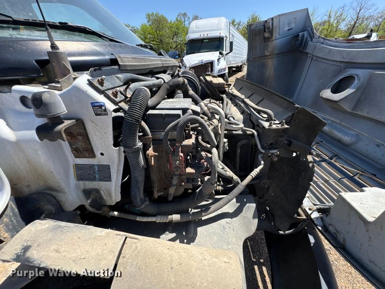 image for item DO0791 2005 GMC C5500 box truck