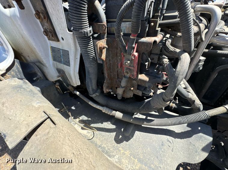 image for item DO0791 2005 GMC C5500 box truck