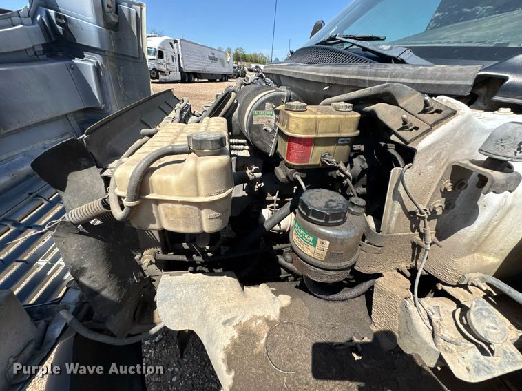 image for item DO0791 2005 GMC C5500 box truck