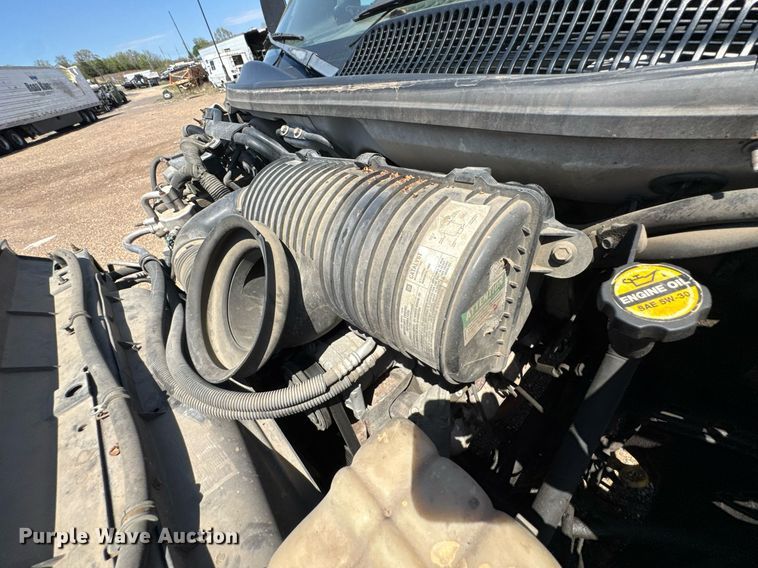 image for item DO0791 2005 GMC C5500 box truck