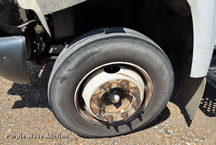 image for item DO0791 2005 GMC C5500 box truck