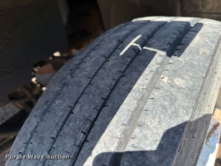 image for item DO0791 2005 GMC C5500 box truck