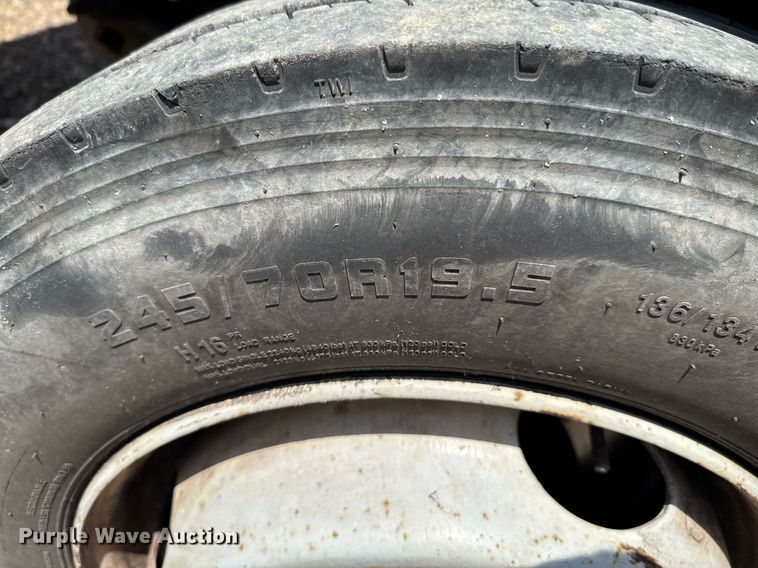 image for item DO0791 2005 GMC C5500 box truck