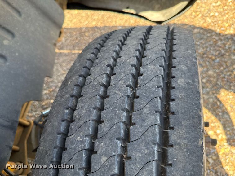 image for item DO0791 2005 GMC C5500 box truck