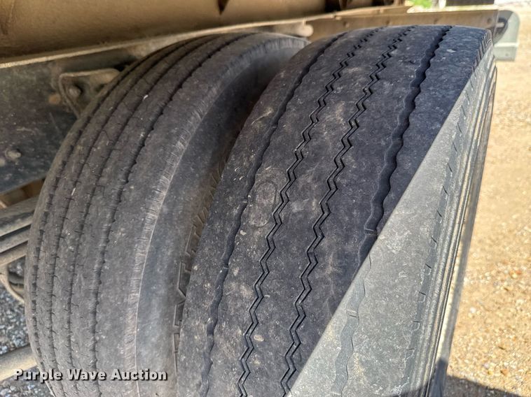 image for item DO0791 2005 GMC C5500 box truck