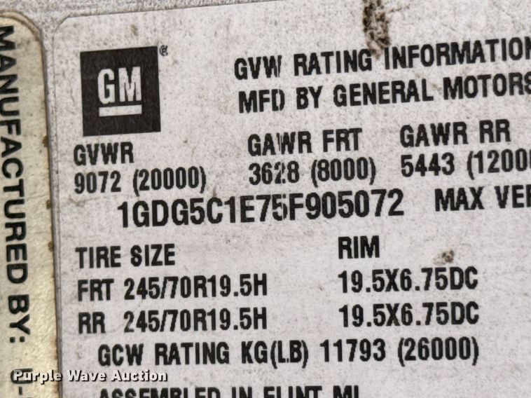 image for item DO0791 2005 GMC C5500 box truck