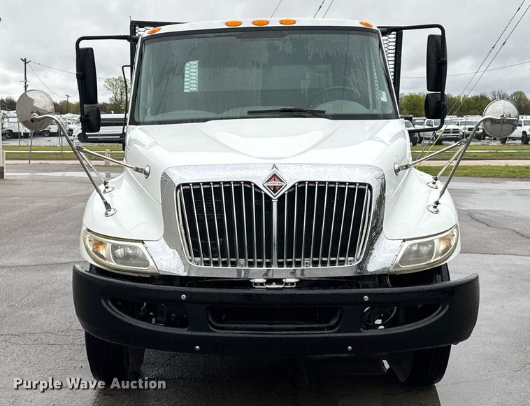 image for item DO0793 2011 International DuraStar 4300 flatbed truck