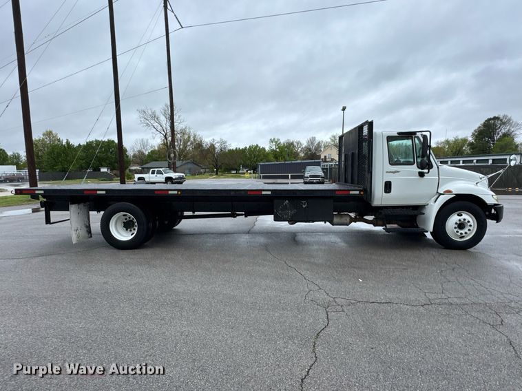 image for item DO0793 2011 International DuraStar 4300 flatbed truck