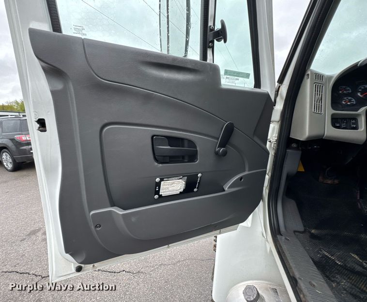 image for item DO0793 2011 International DuraStar 4300 flatbed truck