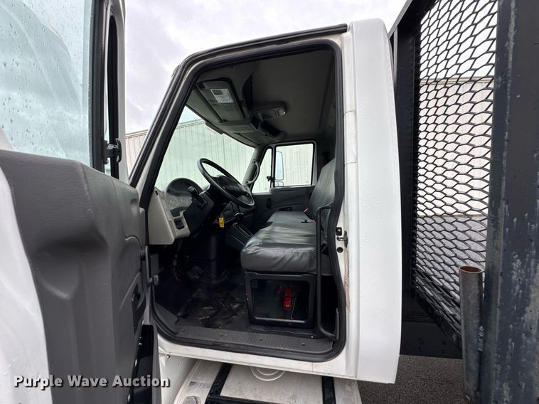 image for item DO0793 2011 International DuraStar 4300 flatbed truck