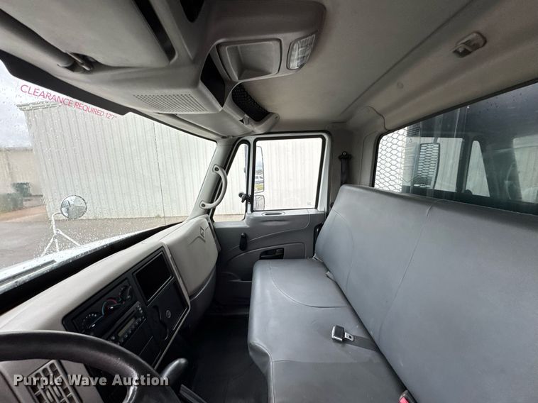 image for item DO0793 2011 International DuraStar 4300 flatbed truck