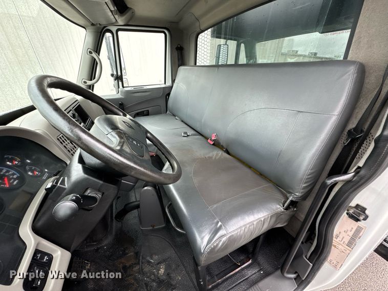 image for item DO0793 2011 International DuraStar 4300 flatbed truck