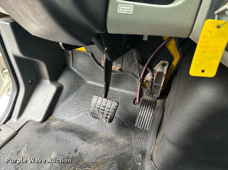 image for item DO0793 2011 International DuraStar 4300 flatbed truck