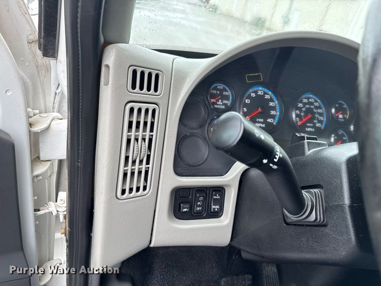 image for item DO0793 2011 International DuraStar 4300 flatbed truck