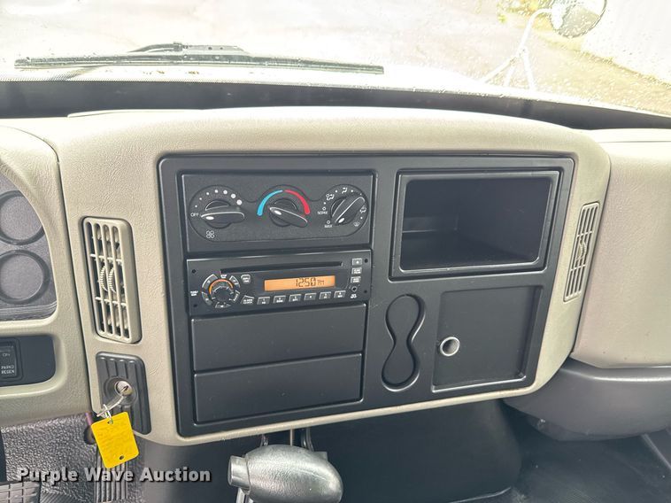 image for item DO0793 2011 International DuraStar 4300 flatbed truck