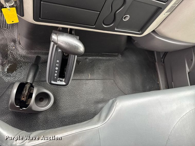 image for item DO0793 2011 International DuraStar 4300 flatbed truck