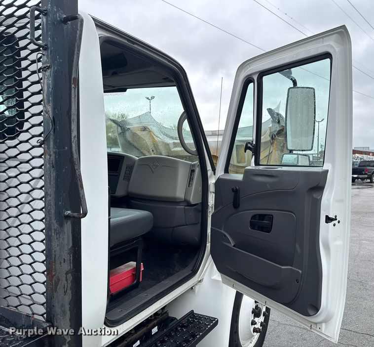 image for item DO0793 2011 International DuraStar 4300 flatbed truck