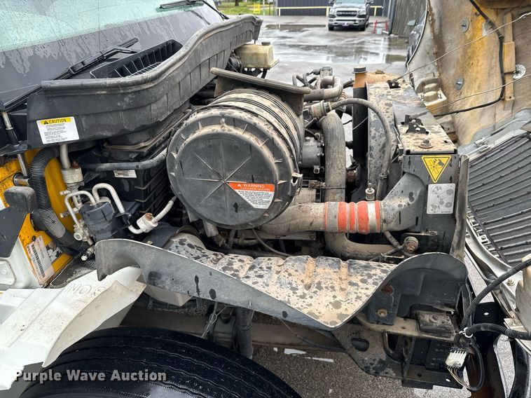 image for item DO0793 2011 International DuraStar 4300 flatbed truck