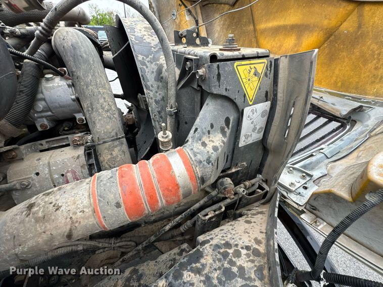 image for item DO0793 2011 International DuraStar 4300 flatbed truck