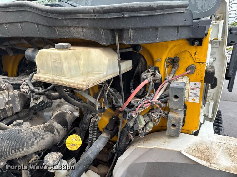 image for item DO0793 2011 International DuraStar 4300 flatbed truck